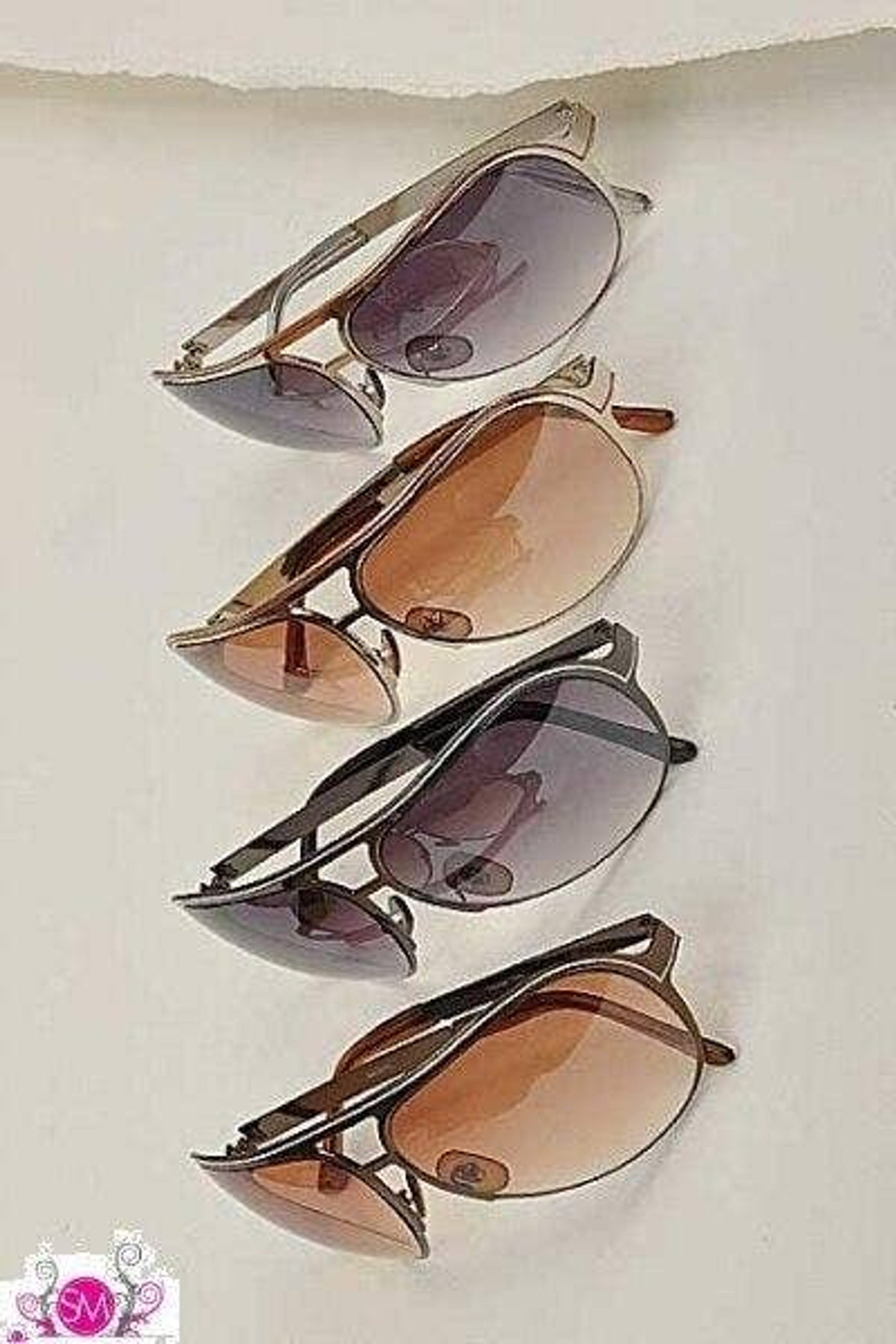 Classic Aviator Style Sunglasses